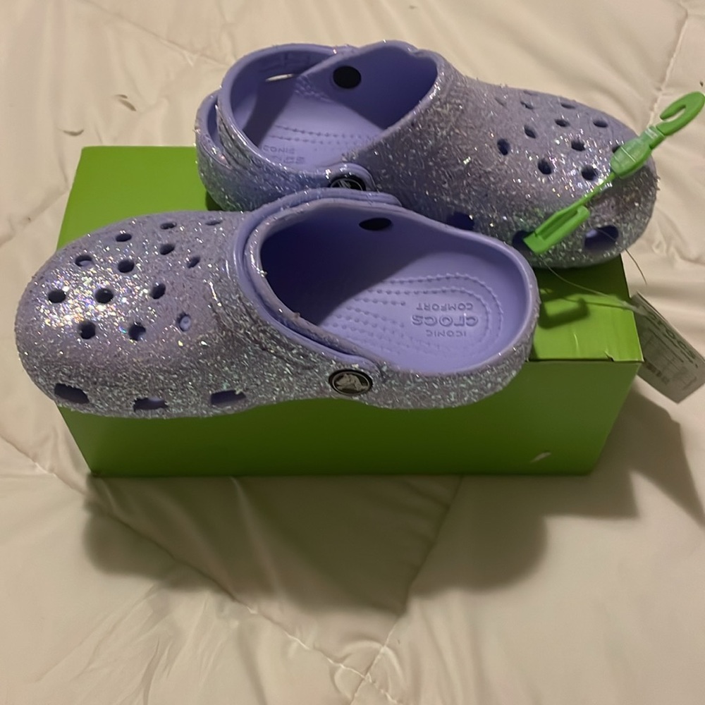 NEVER WORN!!! • Kids Lavender Glitter Crocs